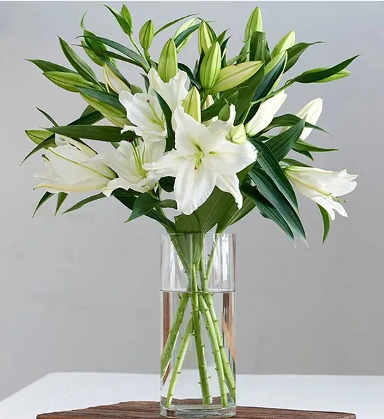 6 Stem White Lily With Glass Vase