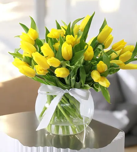 30 Yellow Tulips in Elegant Glass Vase