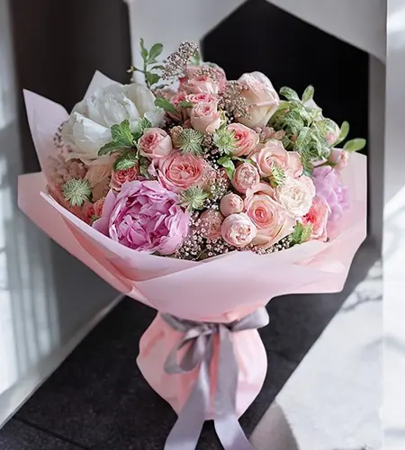 Luxury Rose & Peony Bouquet – 20 Pink Roses & 2 Peonies