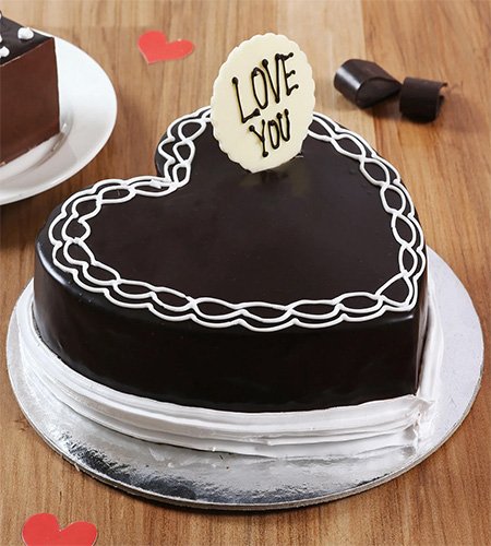Classic Heart Shaped Chocolate Cake- Half Kg