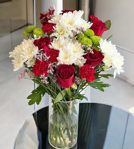 Roses & Chrysanthemum Vase – A Bold Blooming Display
