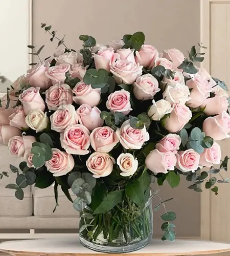 Elegant Vase of Pink Roses - Premium Flower Delivery in Dubai
