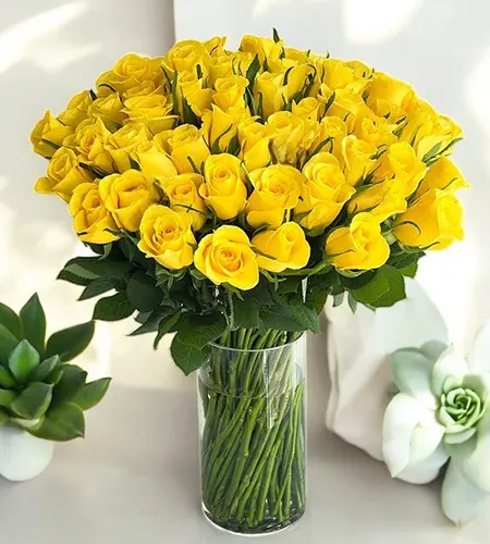 Yellow Rose Glass Vase - 50 Stunning Roses