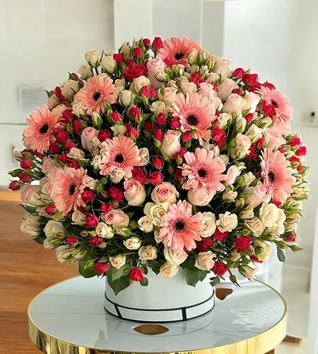 Rose and Pink Gerbera Box - 100 Spray Roses + 10 Pink Gerberas