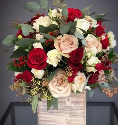 Mix Of Roses Arrangeme...