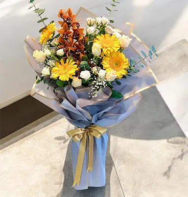 Elegant Peach Roses, Y...