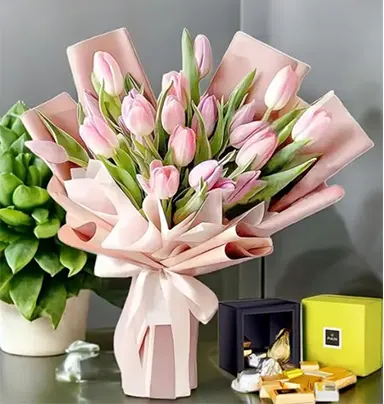 Pink Tulip Bouquet wit...