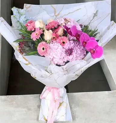 Luxury Mixed Flower Bo...