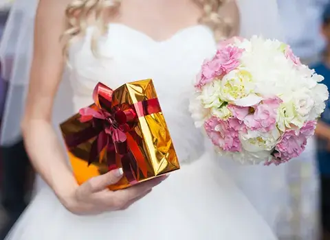 Wedding day Gifts Delivery Dubai